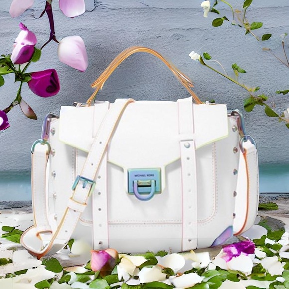 MICHAEL Michael Kors Handbags - Absolutely Stunning 😍Manhattan Medium Contrast-Trim Leather Satchel